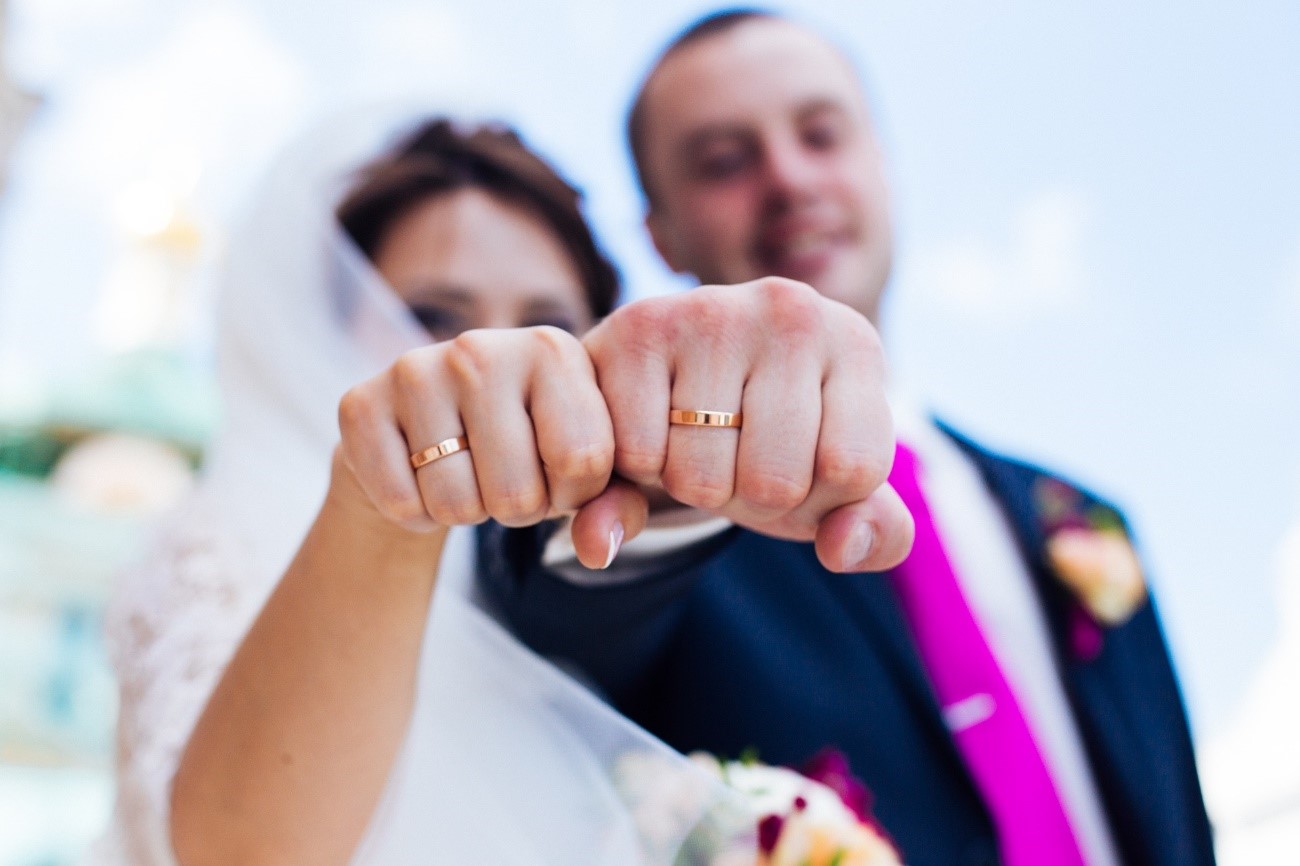 Правильное замужество. Свадебная фотосессия в ЗАГСЕ. Молодожены в ЗАГСЕ. Кольца на свадьбу. Необычные Свадебные кольца.